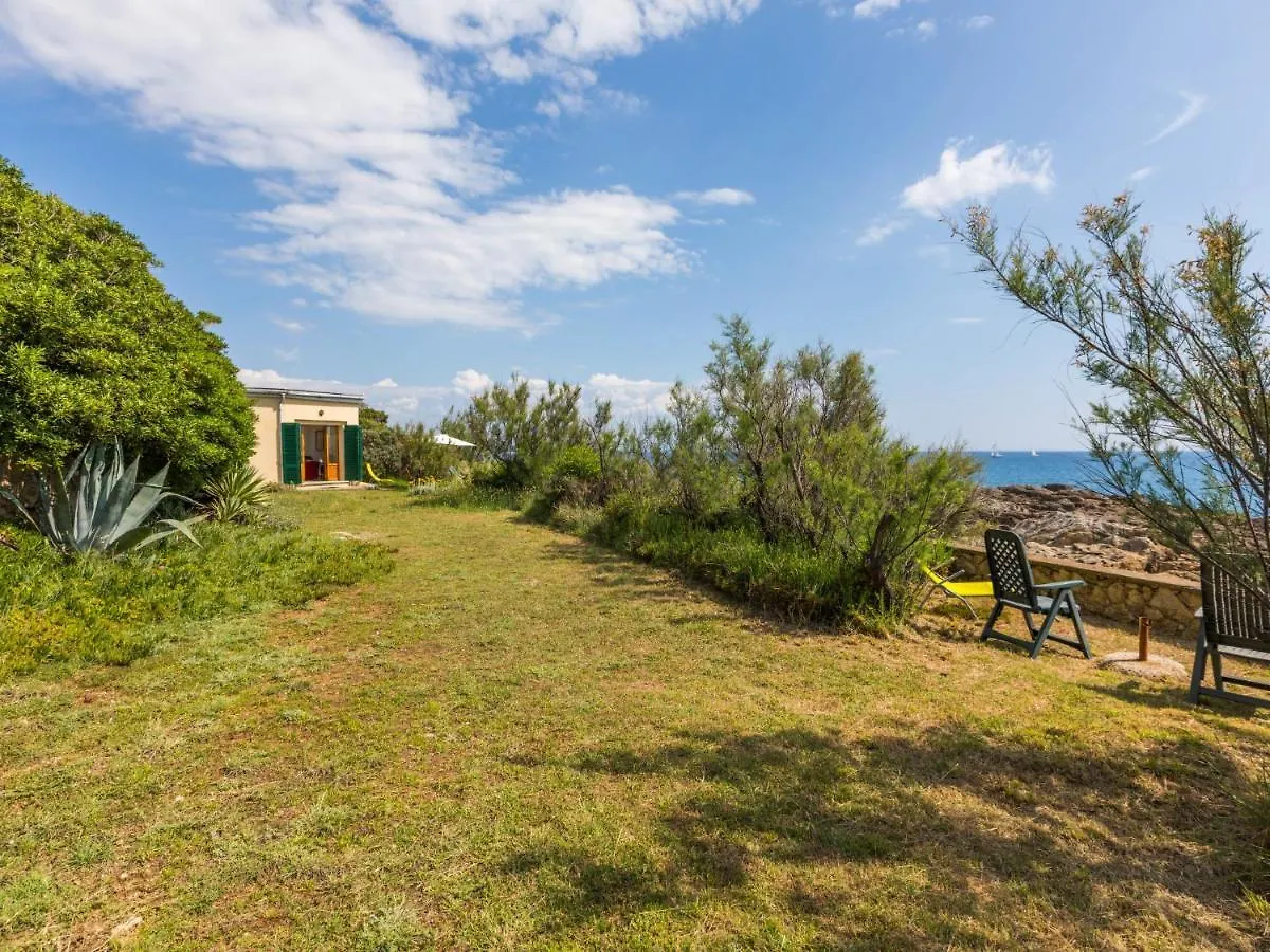 Holiday Home Il Giardino Sul Mare By Interhome كاسْتيلونْشيلّو