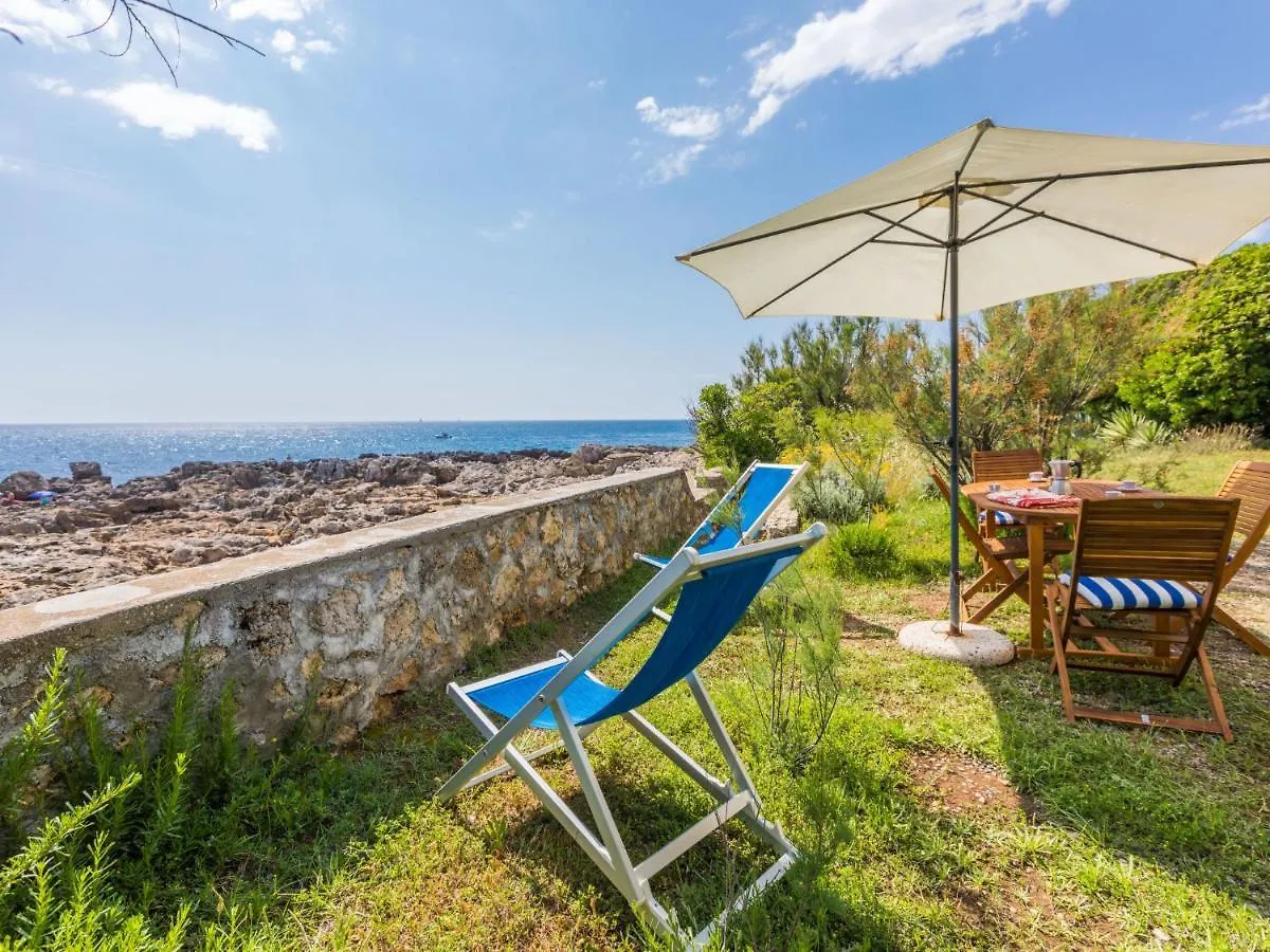 Holiday Home Il Giardino Sul Mare By Interhome كاسْتيلونْشيلّو 0*,