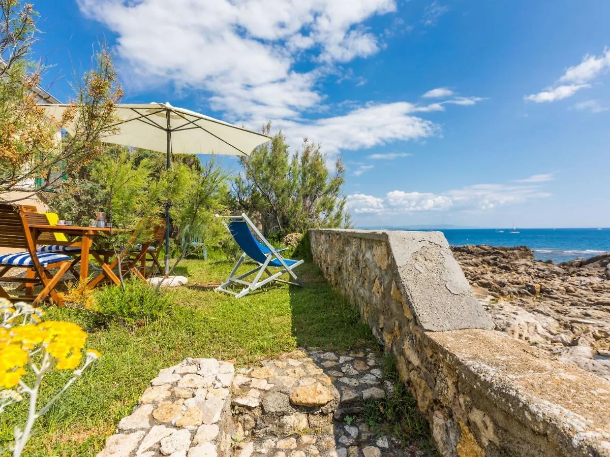 Holiday Home Il Giardino Sul Mare By Interhome كاسْتيلونْشيلّو